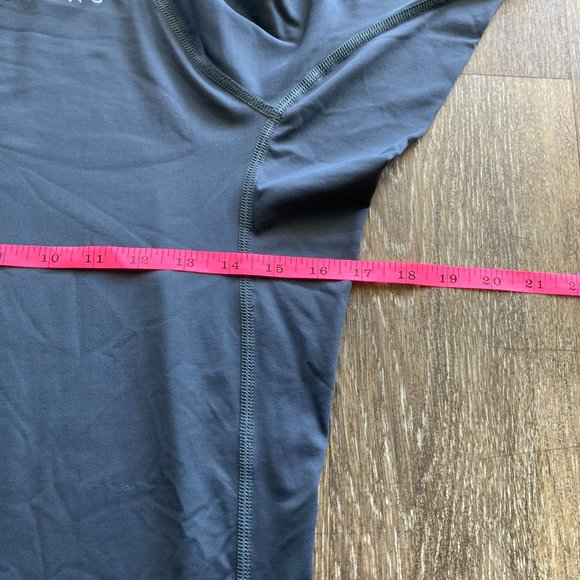 Billabong Women's Gray Long Sleeve Size M Surf Rash guard - Picture 6 of 8